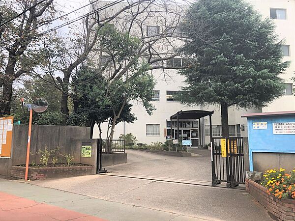 大穴小学校まで300m　徒歩約4分