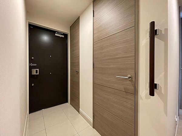 土間収納・シューズクロークあり広々とした玄関スペース