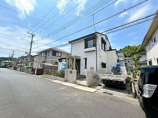 価格には消費税、リフォーム費用を含みます。リフォーム中でもご案内可能。内覧希望の方はお電話ください。駐車はL字2台可能に整備します。