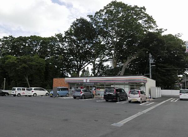 【近隣写真・コンビニ】セブンイレブン　印西瀬戸店まで1700ｍ（徒歩約22分）買い忘れがあってもすぐに買いに行ける距離に24時間営業のコンビニがあると嬉しいですね。 2700m