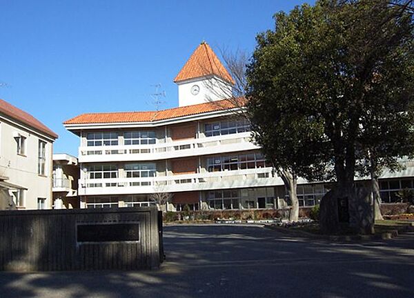 【近隣写真・小学校】印西市立六合小学校まで約2200ｍ（徒歩約28分）　お子様の足でも安心の距離ですね。登下校時には子供たちの元気な声が聞こえてきます。帰りが遅くなっても、お家から近いので安心ですね…