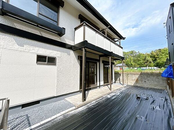 【内外装リフォーム済】住宅南側にはお庭スペースがあります。