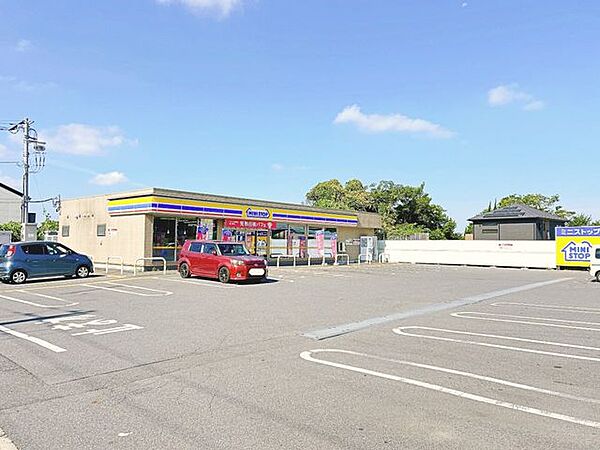 ミニストップ印西小林店まで徒歩13分（970ｍ）。