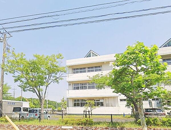 印西市立小林中学校まで徒歩22分（1720ｍ）。