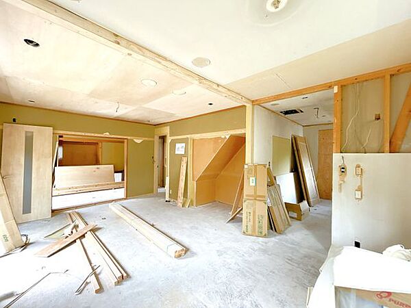【内外装リフォーム中8/9更新】間取り変更し、広々約19帖のLDKをつくりました。家族団らんにいいですね。クロス張替え、LED照明交換等、他。