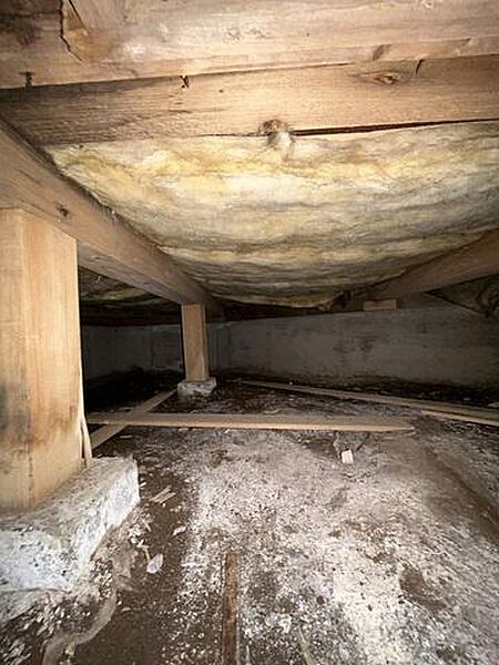 中古住宅の3大リスクである、雨漏り、主要構造部分の欠陥や腐食、給排水管の漏水や故障を2年間保証します。その前提で床下まで確認の上でリフォームし、シロアリの被害調査と防除工事もおこないました。