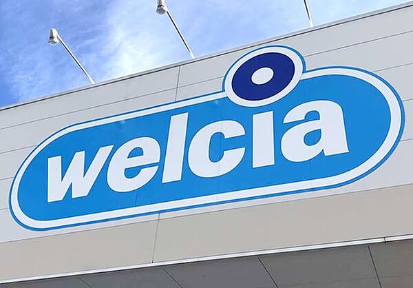 ウエルシア四街道鹿渡店 【近隣施設/ドラッグストア】○店様まで850ｍ（徒歩11分）。日用品を買いだめしなくても買いに行ける距離ですね。医薬品、生活用品、食料品など豊富な品ぞろえで便利です。