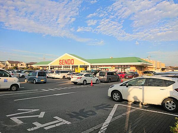せんどう美しが丘店 徒歩12分。 910m
