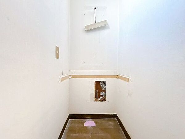 【内外装リフォーム中9/24更新】2階にもトイレがあります。トイレは新品交換いたします。