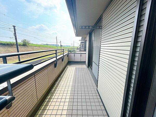 【内外装リフォーム中9/25更新】ベランダです。南向きのベランダですので、お洗濯物が良く乾きますね。
