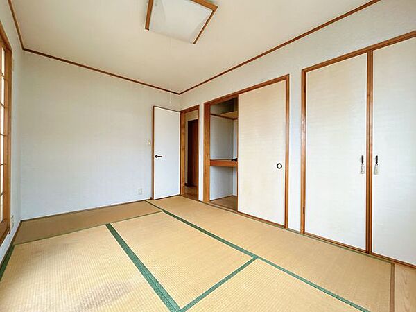 【内外装リフォーム中9/25更新】2階東側6帖洋室です。こちらも使いやすいように洋室にリフォームいたします。壁天井クロス貼り、床材重ね張り、LED照明交換、他。