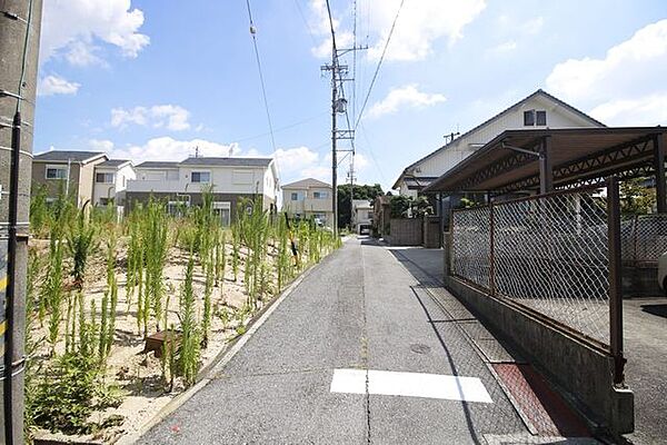 東側前面道路