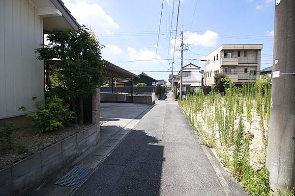 東側前面道路