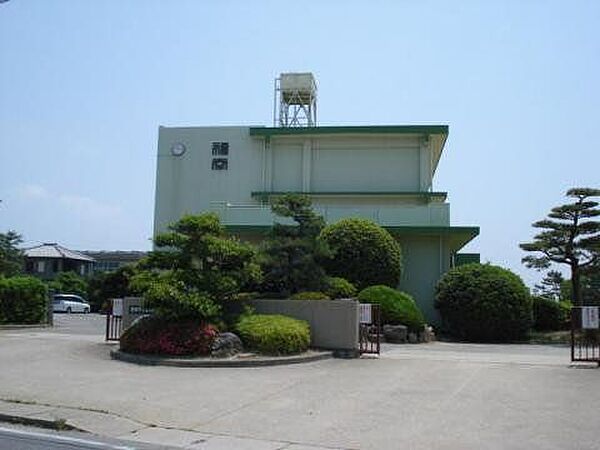 福地南部小学校 90m