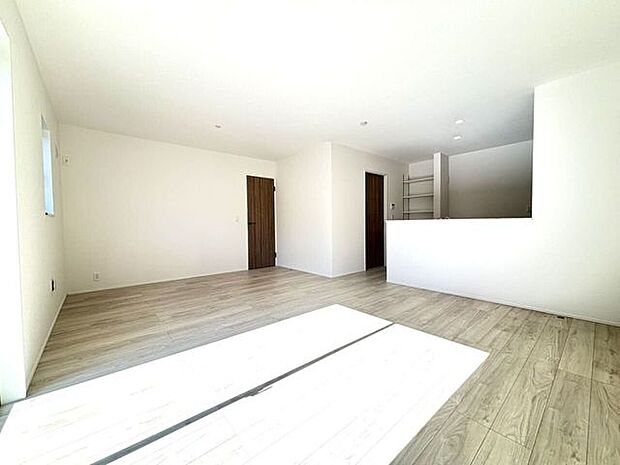 リビングも広々としております！家族団らんをお楽しみください♪