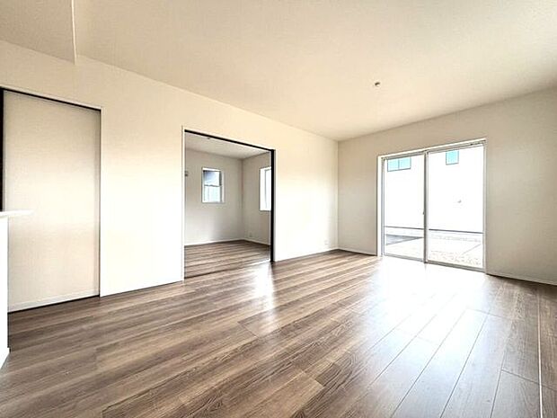 リビングも広々としております！家族団らんをお楽しみください♪