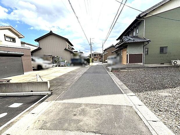 前面道路は近隣にお住まいの方のみが利用いたしますので、お子様が小さいなご家庭でも安心ですね！