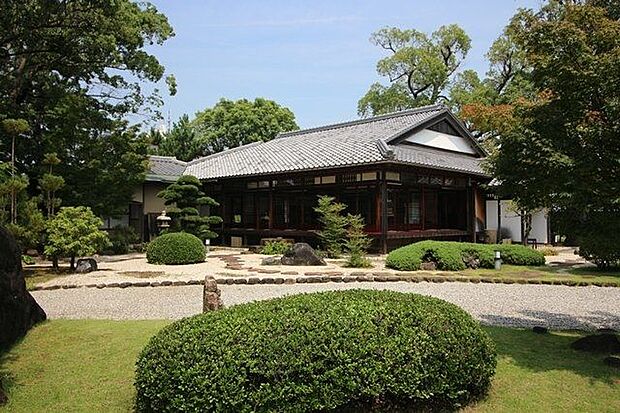 西尾市歴史公園 310m