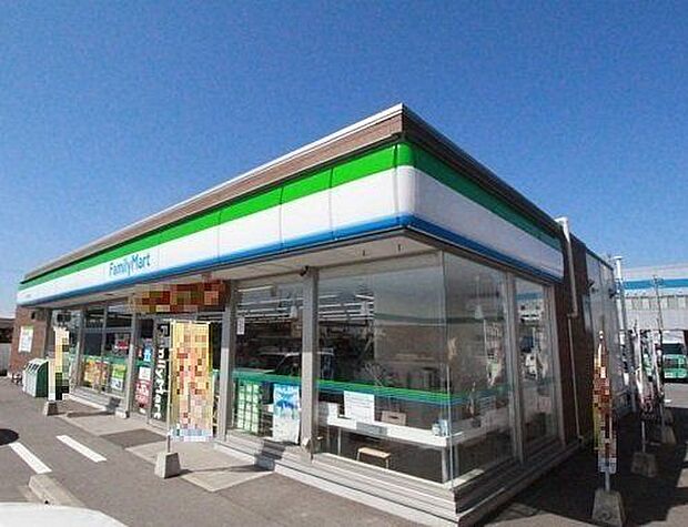 ファミリーマート 吉良町大島店 650m