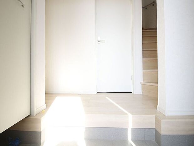 お客様が最初に目にする玄関は常に清潔に保ちたいですね♪