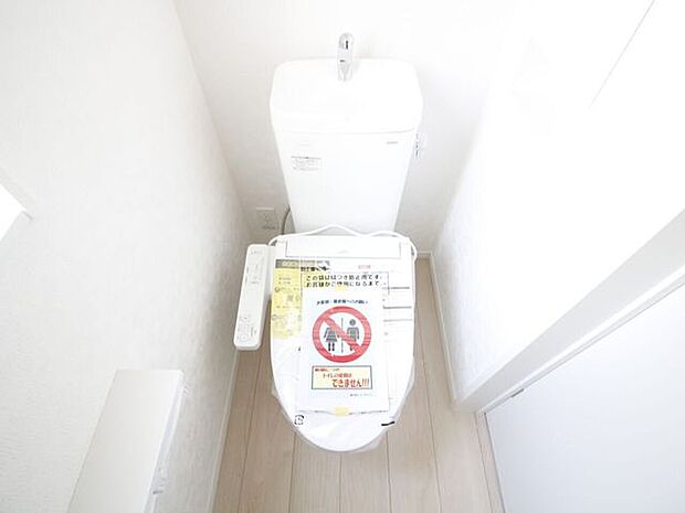 トイレには窓もついており換気もできます！