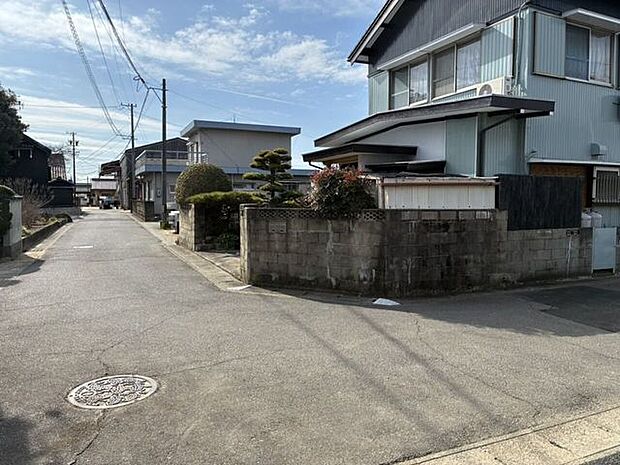 前面道路は近隣にお住まいの方のみが利用いたしますので、お子様が小さいなご家庭でも安心ですね！