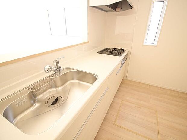 動線が確保されているのでお料理しながら、洗濯、お子様のお風呂のお手伝いができます。