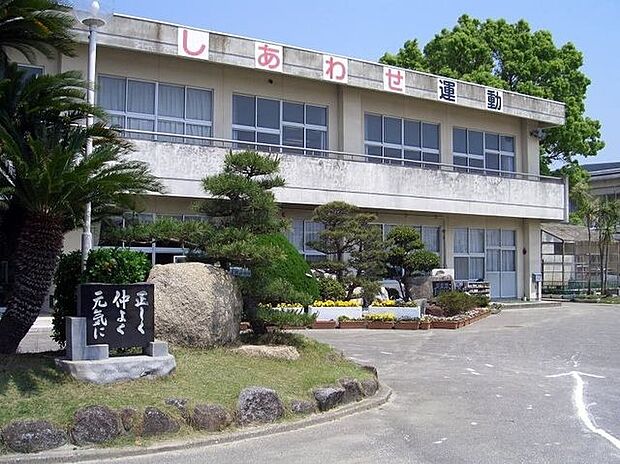 一色西部小学校 520m