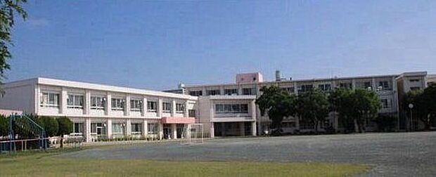 花ノ木小学校 990m