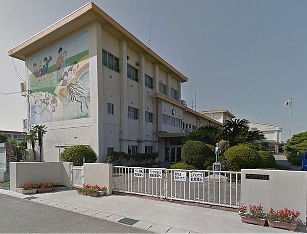 一色東部小学校 120m