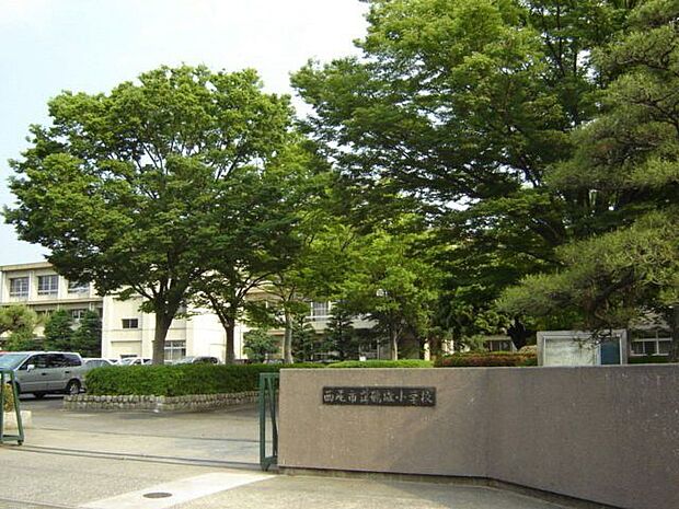 鶴城小学校 1319m