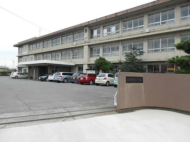 平坂中学校 1810m