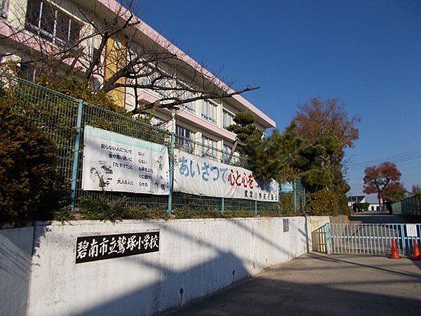 鷲塚小学校 800m