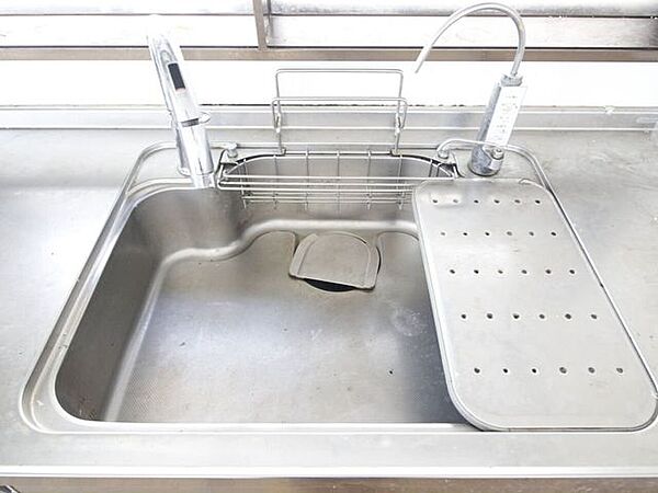 広々としたシンクで洗い物もラクラクですね！