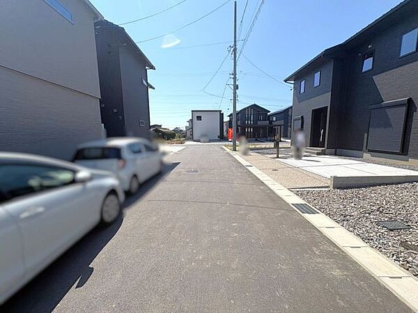 近隣の方が利用する道路なのでお子様も安心ですね！