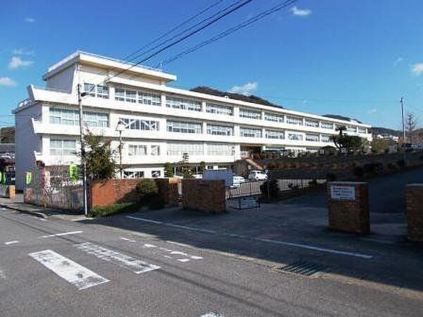 幡豆小学校 600m