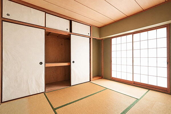 リビングと繋げて仕様できる和室。1部屋としても、リビングの+αとしても使える、多用途に使える1部屋です！
