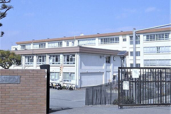 茅ヶ崎市立松林中学校約1300m（徒歩約18分）