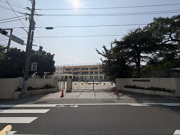 大磯町立大磯小学校約700m(徒歩約9分）