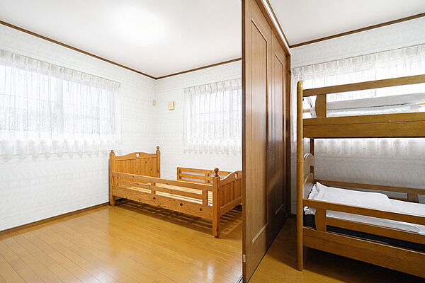 将来の家族構成やライフスタイルの変化に合わせて、2部屋にセパレート可能な洋室です。お子様の成長や用途に柔軟に対応できる、使い勝手の良さが魅力です。