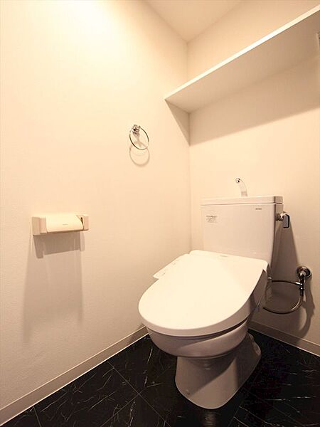 画像3:温水洗浄便座付シャワートイレ