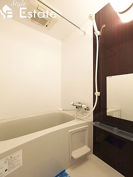 画像6:バスルーム　浴室乾燥機付 同仕様内装