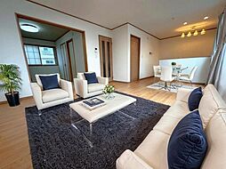 麻溝台8丁目戸建 4LDKのリビング/ダイニング