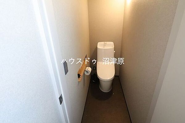 2Fには温水洗浄付きトイレ