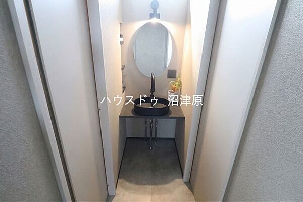 シンプルモダンな洗面台