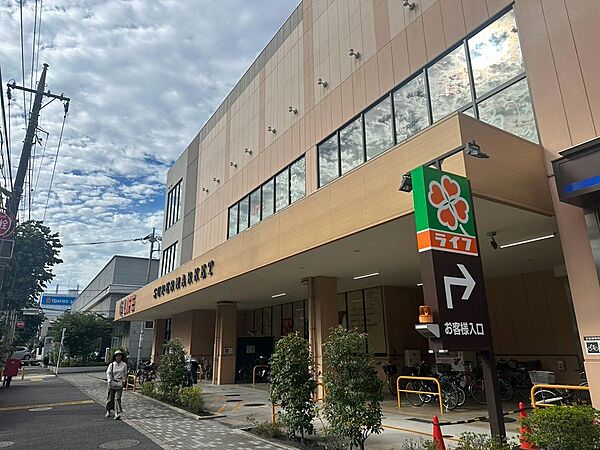 ライフ　450ｍ　徒歩6分　スーパーやコンビニなど日常のお買い物施設が身近に揃い、忙しい毎日をサポートする便利な立地です。