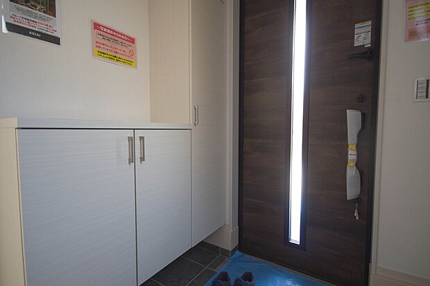 玄関扉を開くとゆったりとした空間。この感動を現地で是非体感してみて下さい。