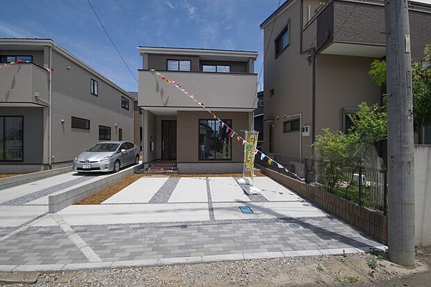 ここから始まる「日常」はご家族にとってかけがえのない時間となります。少しでも豊かに、快適に。そんな想いから本邸宅は生まれました。