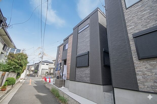 前面道路の日当たりの良い明るいお家。