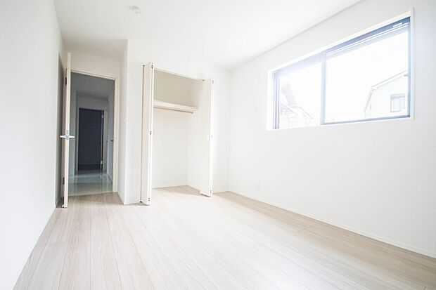 各部屋を最大限に広く使って頂ける様、全居住スペースに収納付。プライベートルームはゆったりと快適に。